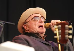 800px-Van_Morrison_at_Notodden_Blues_Festival