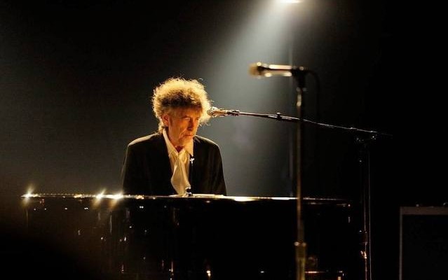 bob-dylan-plays-first-show-of-2016-in-japan-639x400